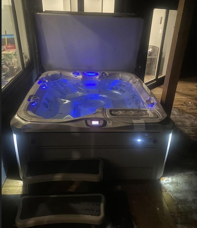 Ski In Ski Out With Huge Game Room And Hot Tub Fernie Exterior photo