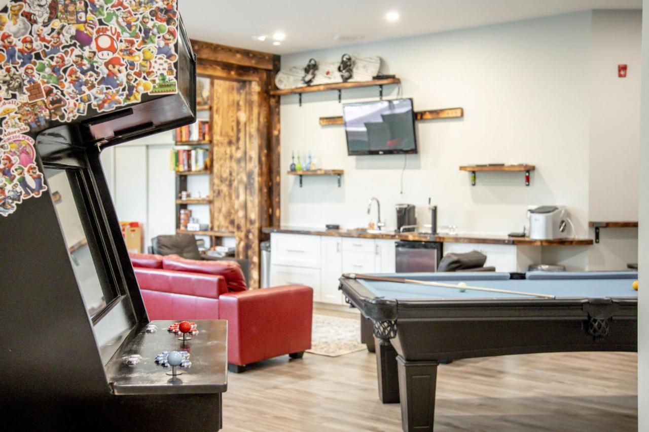 Ski In Ski Out With Huge Game Room And Hot Tub Fernie Exterior photo