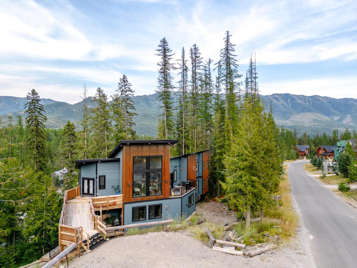 Ski In Ski Out With Huge Game Room And Hot Tub Fernie Exterior photo